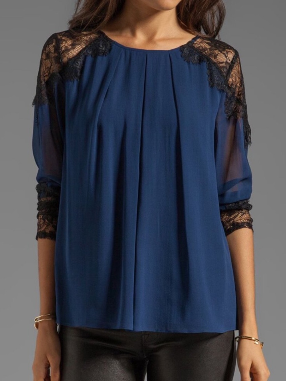 Alice + Olivia Danyelle Blouse with Black Lace Trim 💙💙